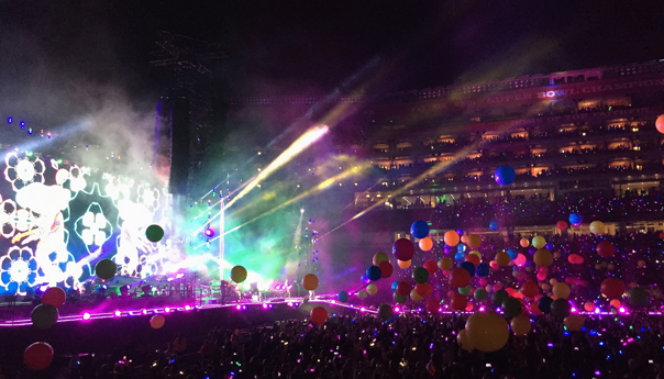 Review  Coldplay Music Of The Spheres World Tour - The Santa
