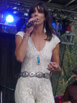 Nicki Bluhm