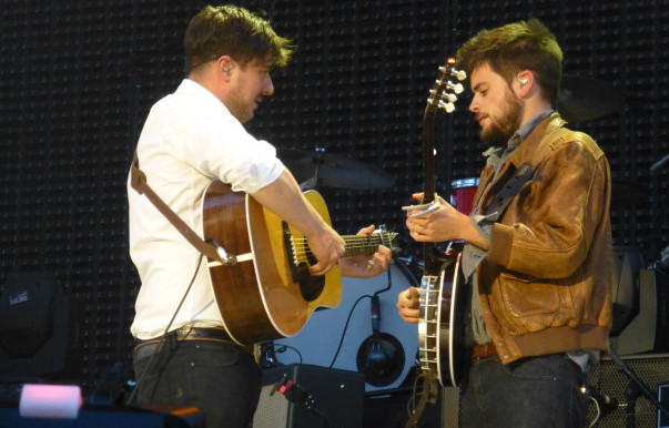 Review, photos, videos: Mumford & Sons, Michael Kiwanuka at the Greek
