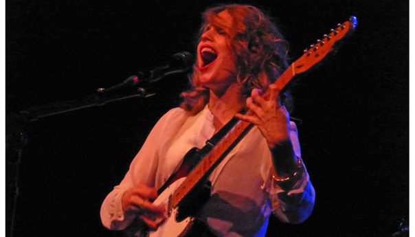 Photos & video: Anna Calvi at the Independent - Nov. 17