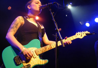 Review, videos: Lydia Loveless and friends show depth at the Independent