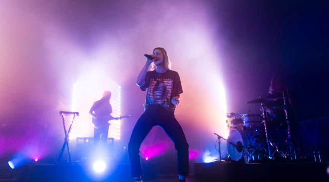 Photos: MØ and Tei Shi engaging at The Warfield