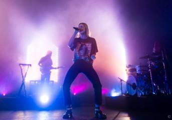 Photos: MØ and Tei Shi engaging at The Warfield