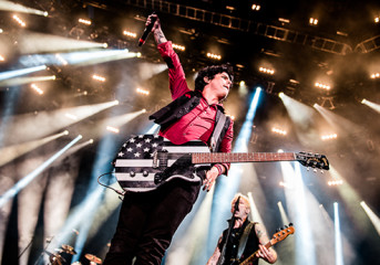 REVIEW: Green Day's spirit rally at Oakland Coliseum
