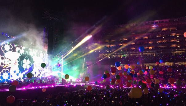 REVIEW: Coldplay blows through curfew at Levi's Stadium | RIFF