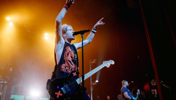 REVIEW: Revitalized Sum 41 kicks off 'Infected' anniversary tour at the Warfield