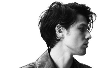 ALBUM REVIEW: James Bay basks in 'Electric Light'