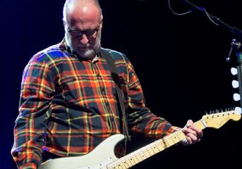 NOISE POP REVIEW: Bob Mould husky, yet all 'sunshine' at the Fillmore