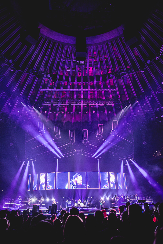 Muse delivers sensory exhilaration at Oracle spectacle | Concert Review