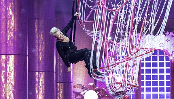 REVIEW: Pink parties all night at Gila River Arena in AZ