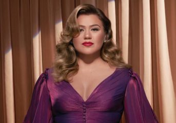 Kelly Clarkson celebrates the season on 'When Christmas Comes Around...'