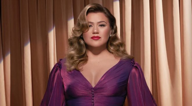 Kelly Clarkson celebrates the season on 'When Christmas Comes Around...'