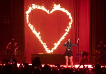 REVIEW: Kacey Musgraves bares her broken heart at Oakland Arena