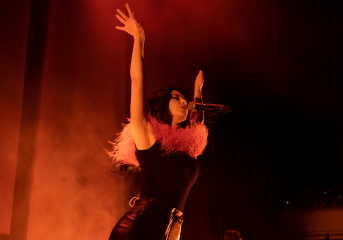 PHOTOS: MARINA delivers "Ancient Dreams" at Masonic tour opener