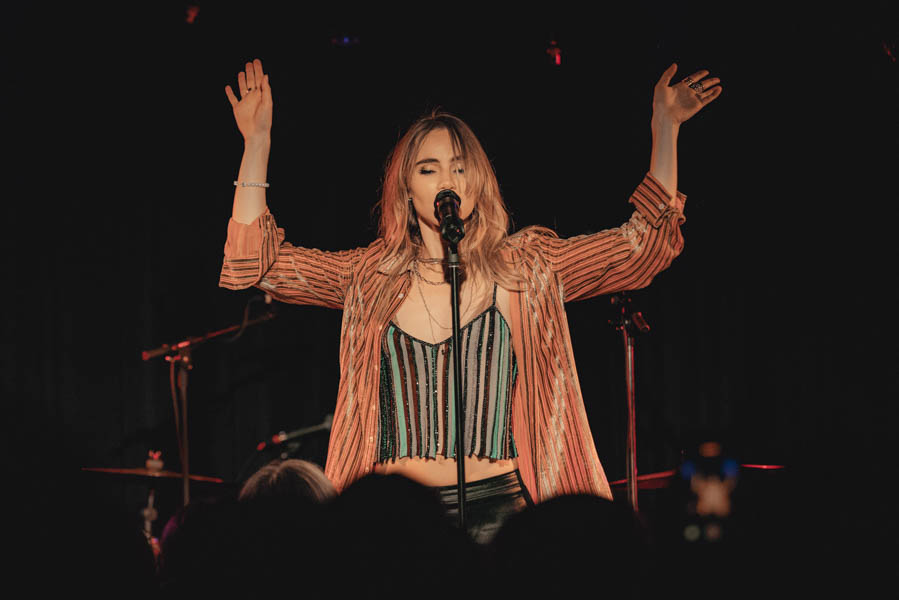 Suki Waterhouse shrouds Café du Nord in hazy nostalgia | PHOTOS