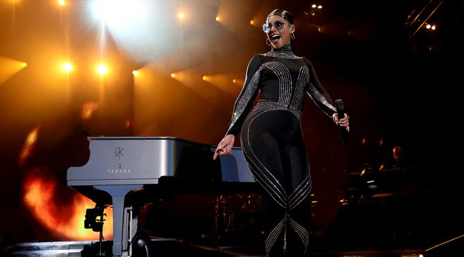 REVIEW: Alicia Keys unlocked but still loaded at Chase Center