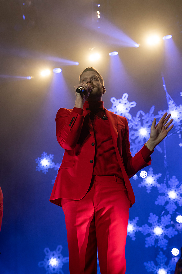 Pentatonix full of festive cheer at Oakland Arena Christmas tour opener