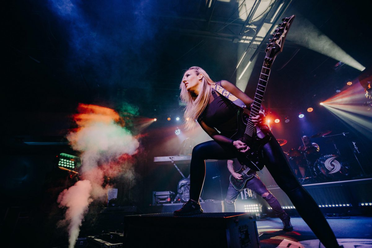 NITA STRAUSS Performs At LOS ANGELES RAMS Game: Video Recap 