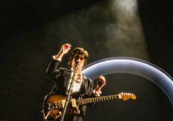 REVIEW: Arctic Monkeys deliver hits and swagger at Chase Center