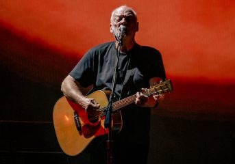 REVIEW: David Gilmour performs first U.S. show in 8 years at Intuit Dome in L.A.