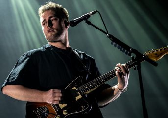 REVIEW: Sam Fender thrills Oakland crowd with swagger, banter and big riffs