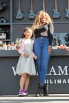 Trisha Yearwood, Serena Williams